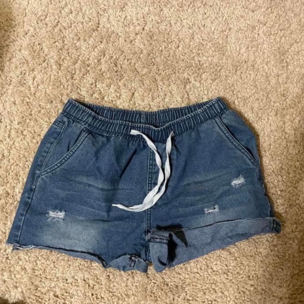 Boutique shorts size medium fit more like a small!